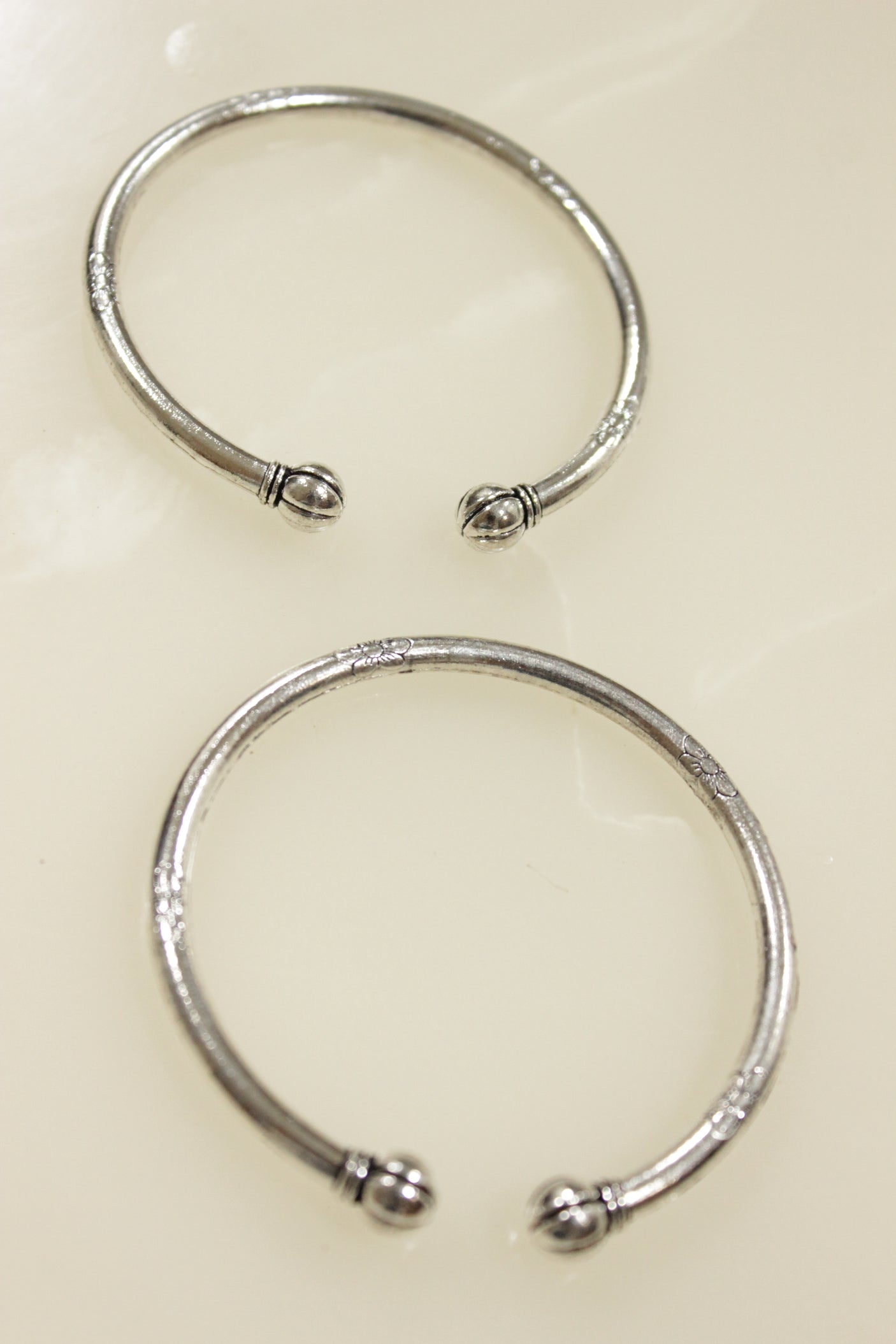 Set of 2 Silver Finish Metal Kada/Bangles