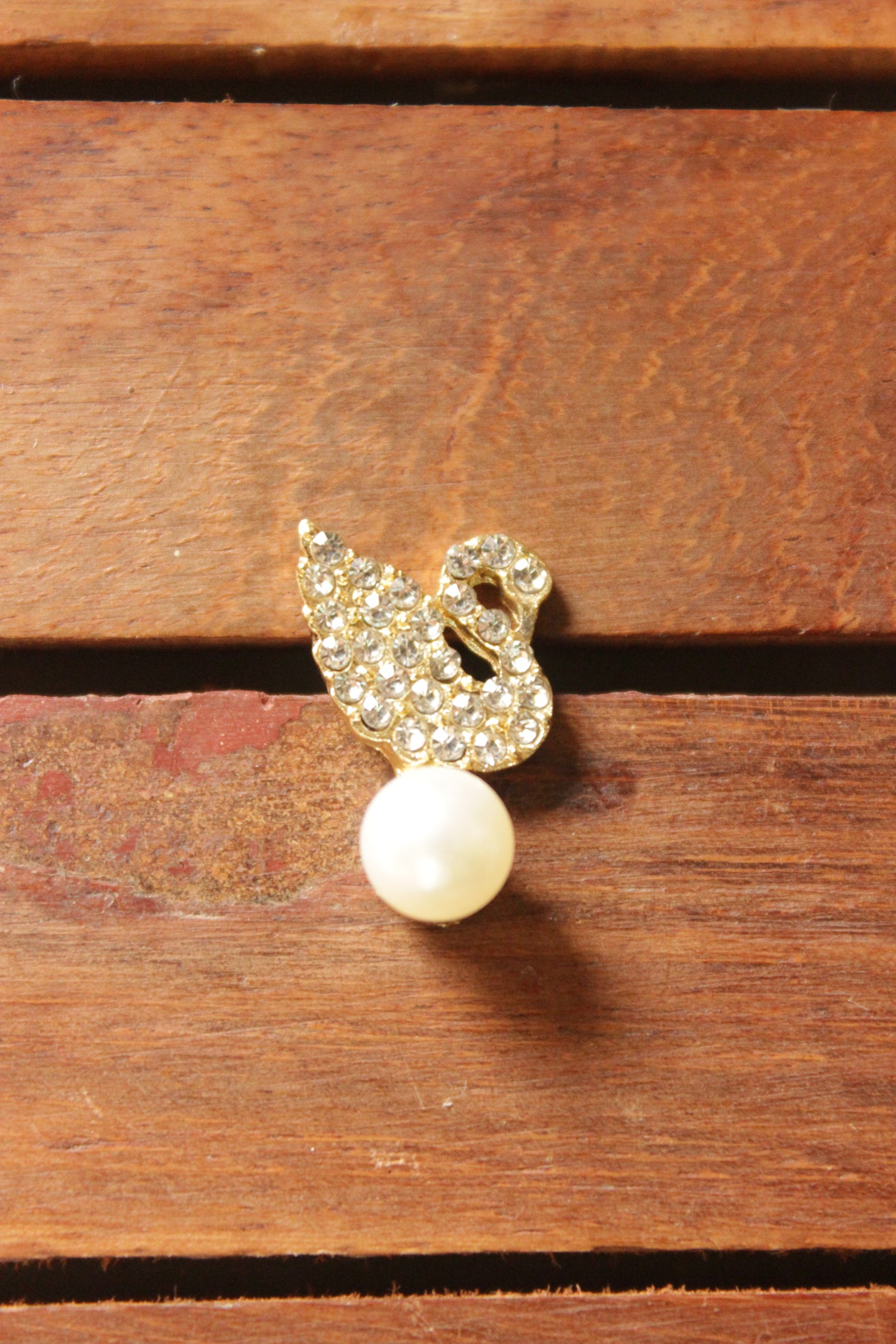 Rhinestones Embedded Gold Toned Swan Pearl Stone Stud Earrings