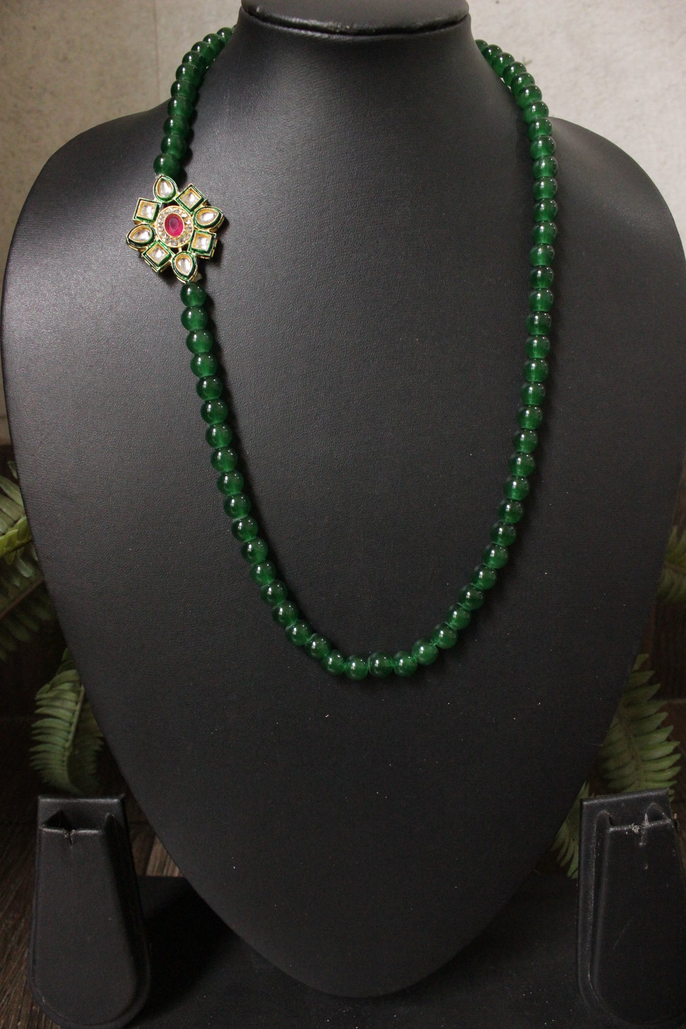 Green Glass Beads Kundan Stones Embellished Gold Toned Necklace