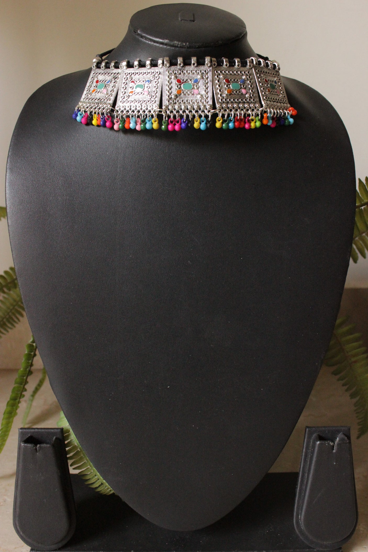 Multi-Color Beads Embellished Metal Choker Necklace with Adjustable Thread Closure