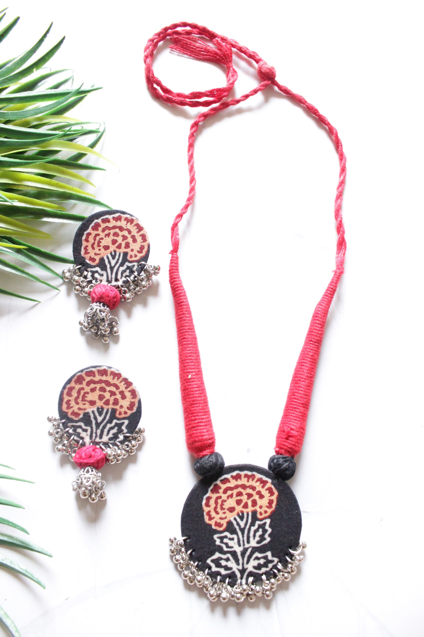 Black & Red Hand Painted Fabric Metal Beads Embellished Necklace Set