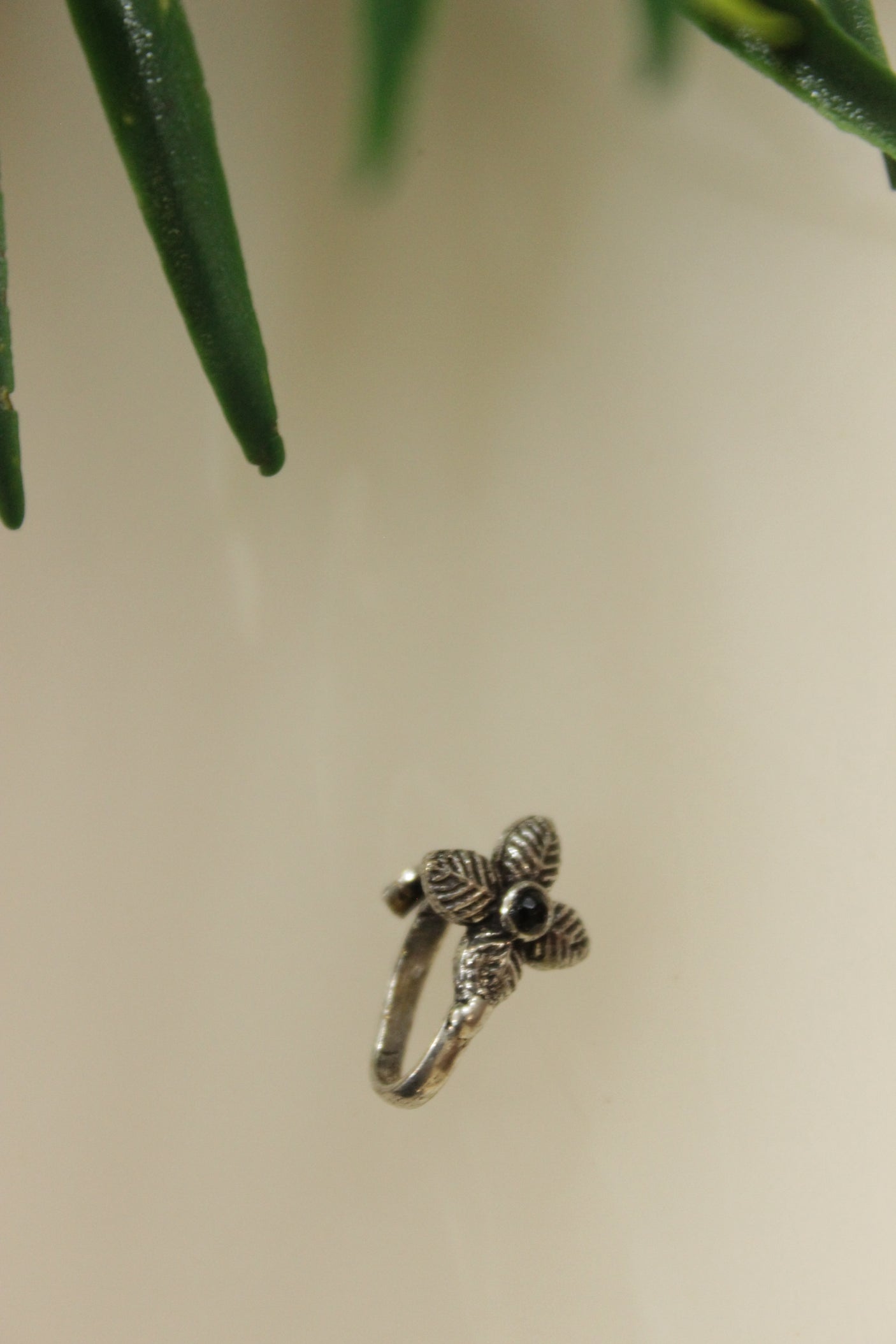 Black Center Stone Embedded Flower Shape Oxidised Finish Clip On Nosepin