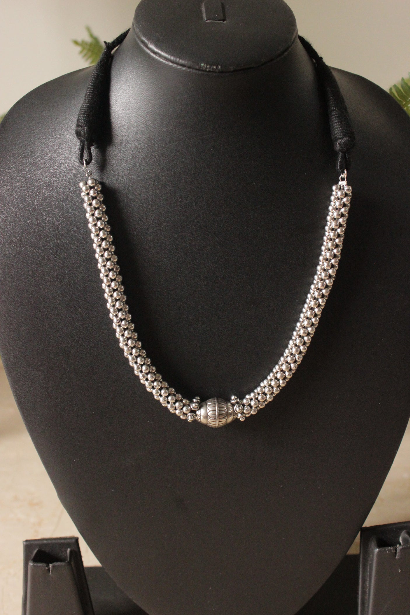 Metal Beads Silver Finish Adjustable Thread Closure Choker Necklace