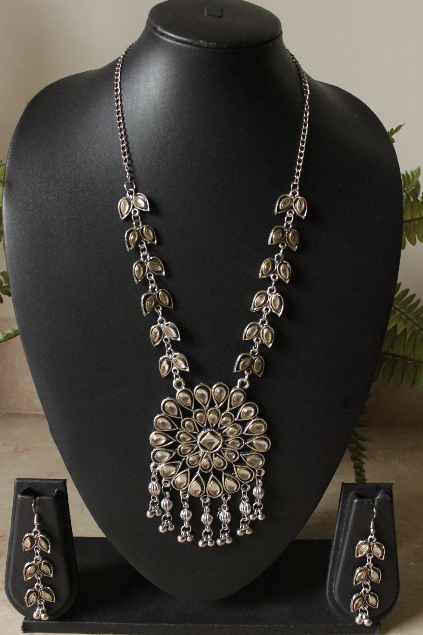 White Glass Stones Embedded Oxidised Finish Chain Necklace