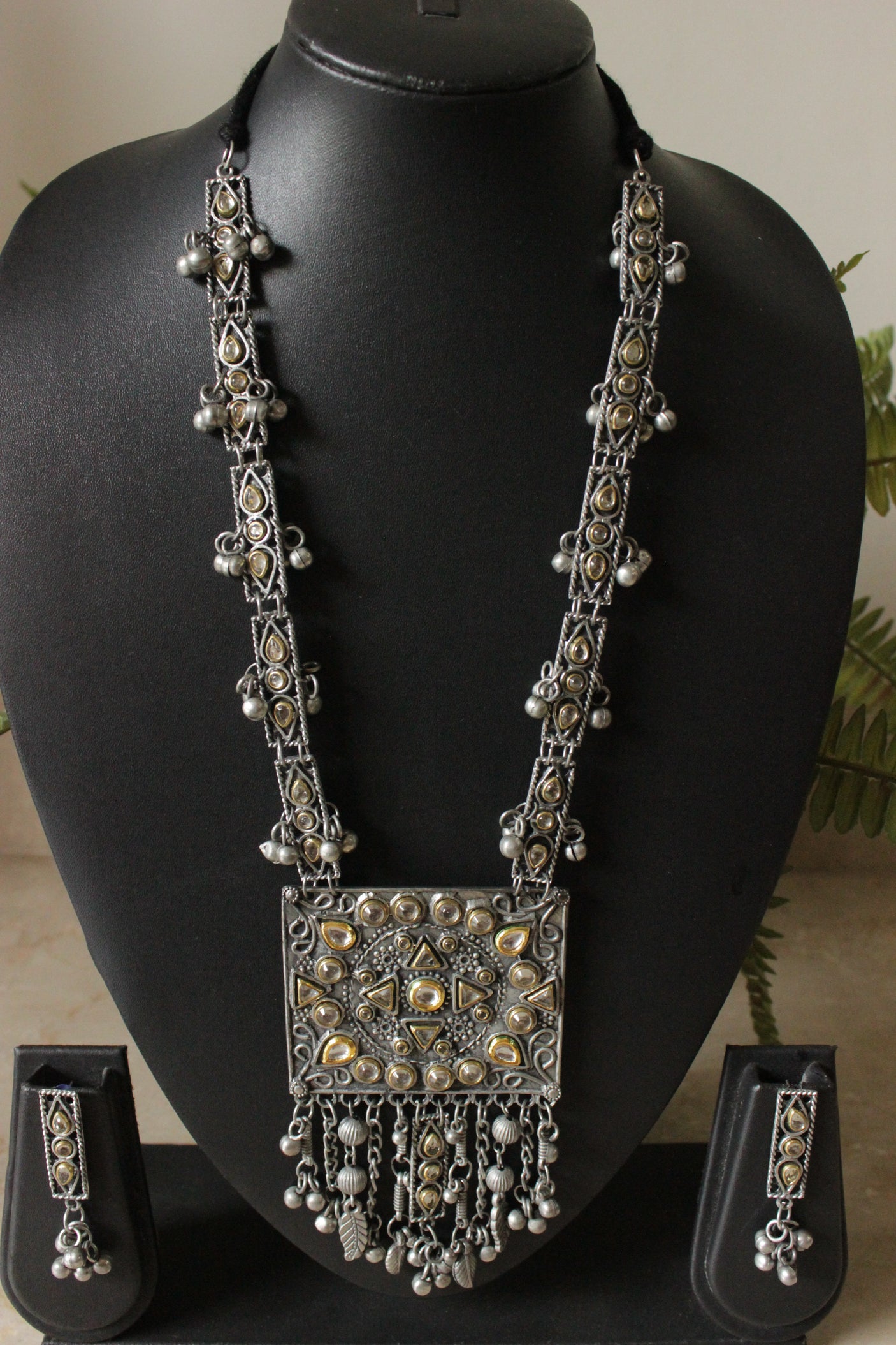 Intricately Detailed Glass Stones Embedded Oxidised Finish Chain Necklace