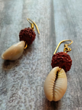 Minimalist Shells and Rudraksha Thread Necklace Set