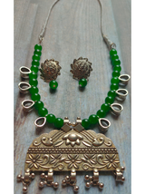 Green Glass Beads and Metal Pendant Necklace Set with Thread Closure