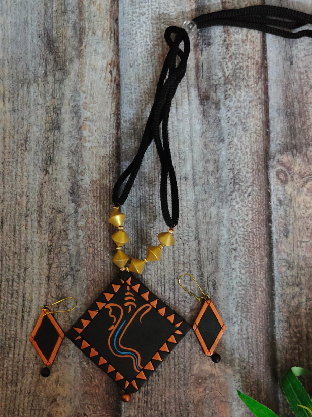 Thread Closure Ganesha Handpainted Terracotta Necklace Set