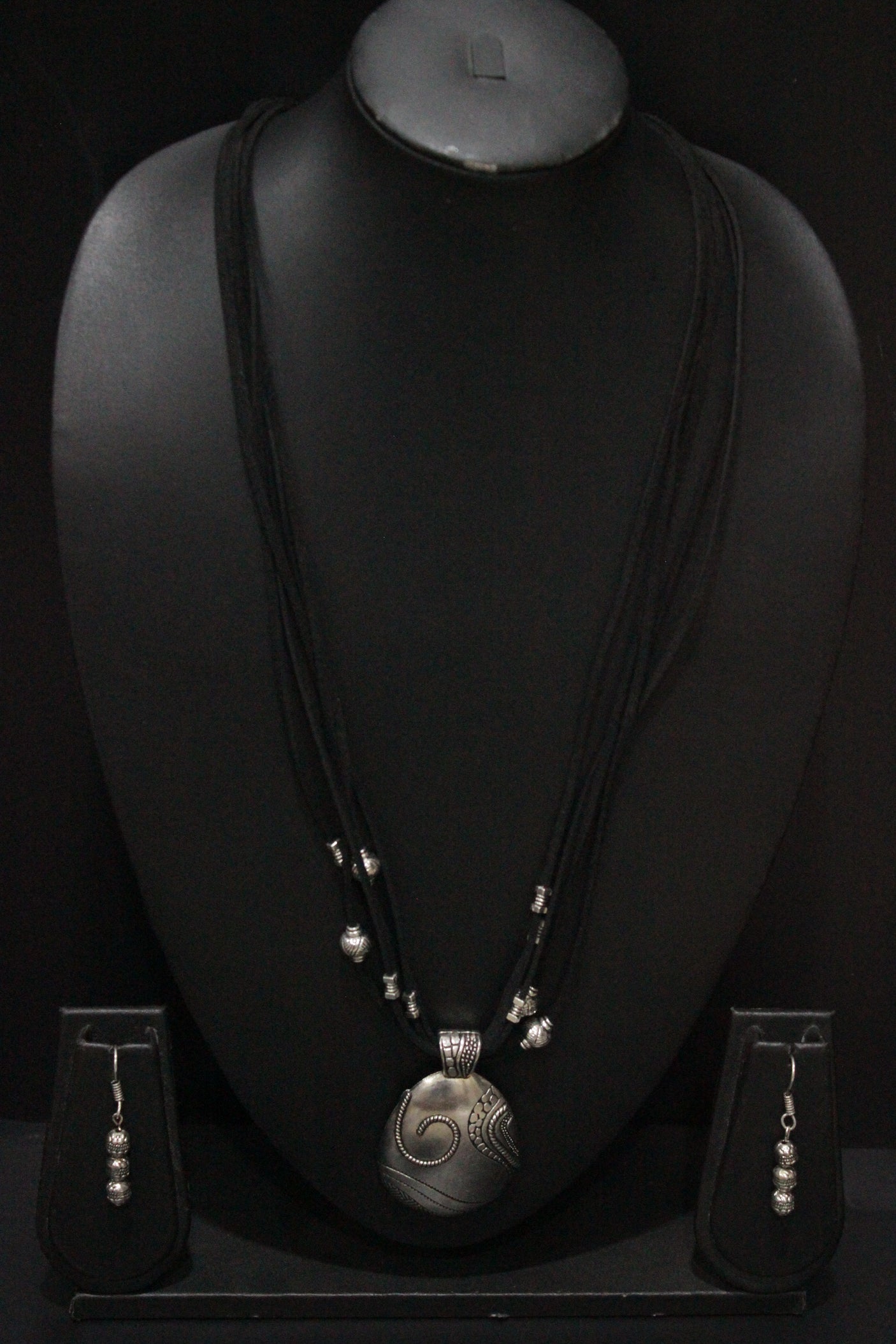 Oxidised Silver Finish Metal Pendant Rope Closure Necklace Set with Metal Accents