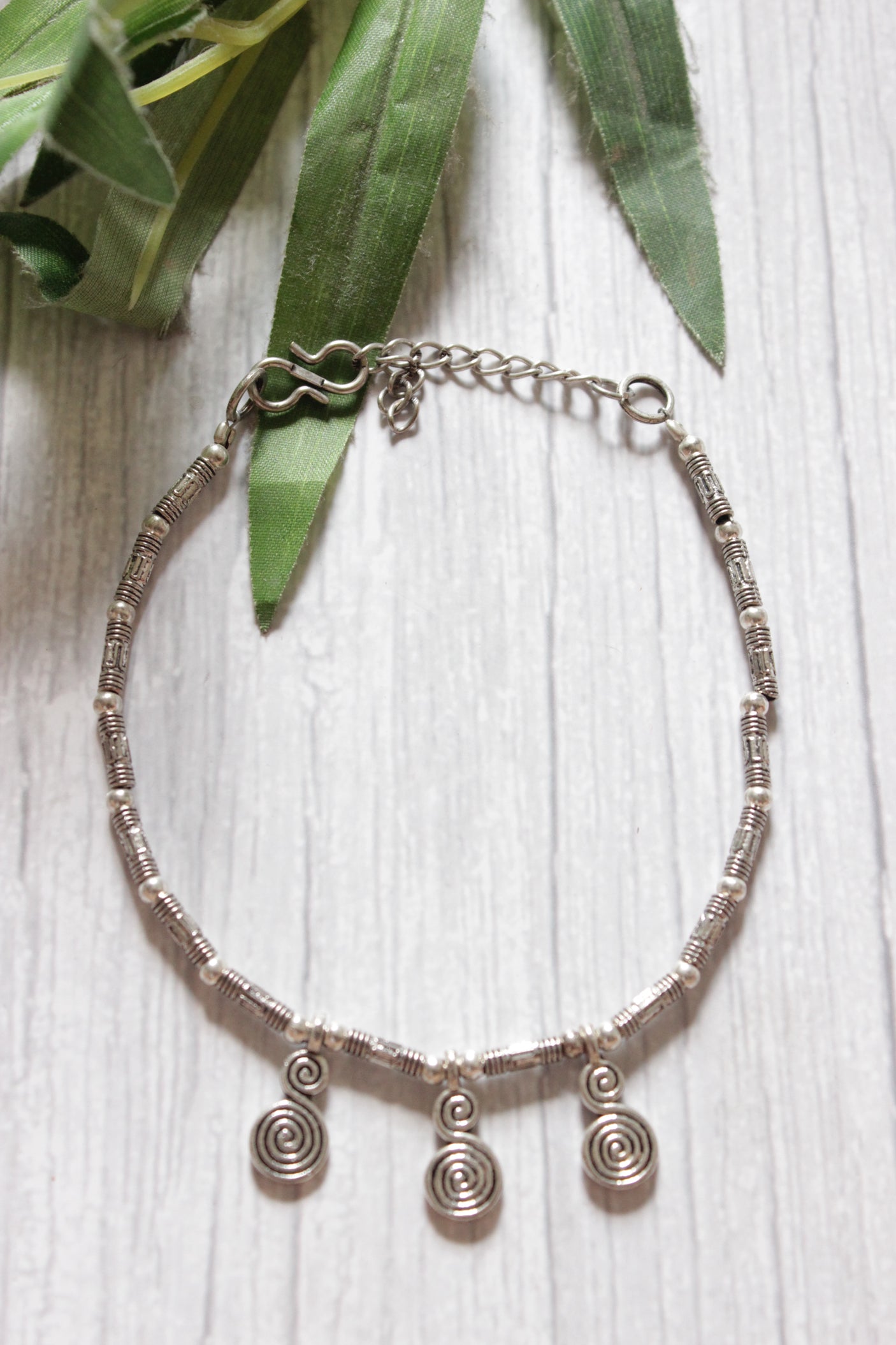 Silver Finish Single Metal Anklet Accentuated with Spiral Metal Accents