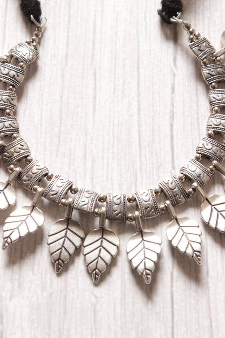 Silver Finish Leaf Motifs Adjustable Thread Closure Choker Necklace