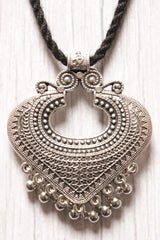 Silver Finish Metal Pendant Rope Closure Necklace