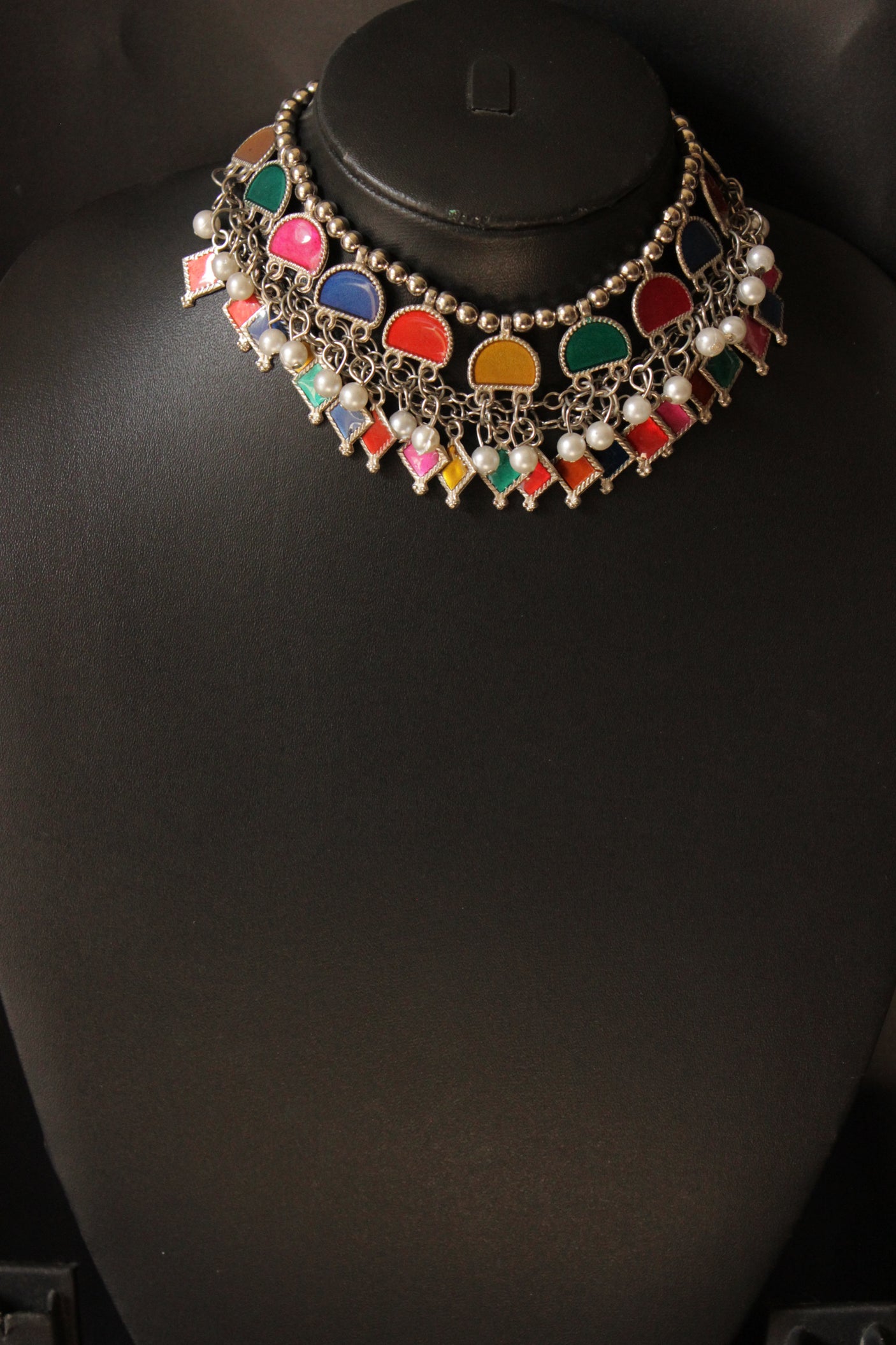 Vibrant Multi-Color Glass Stones Embedded Adjustable Length Thread Closure Choker Necklace Set